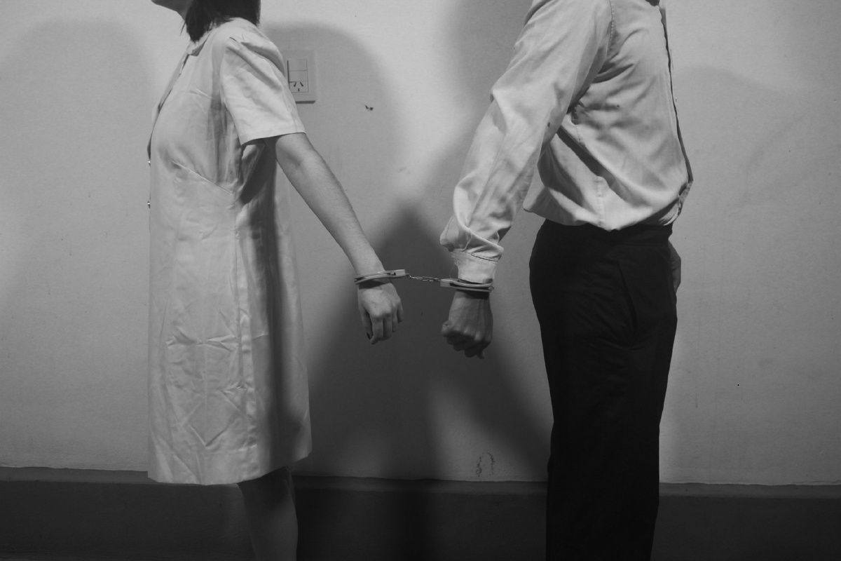 Как перестать путать заботу с контролем в отношениях