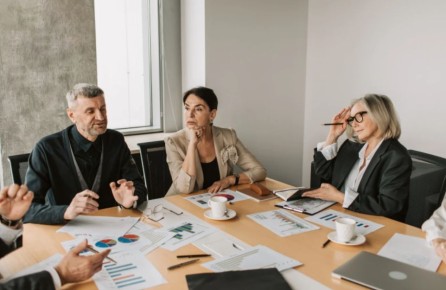 Психология управления: как стать специалистом и строить карьеру в 2026 году