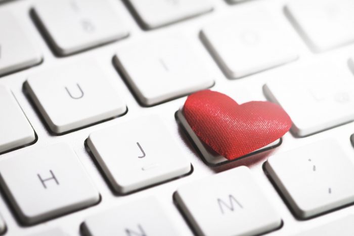 Мошенники на сайтах знакомств используют обман для наживы