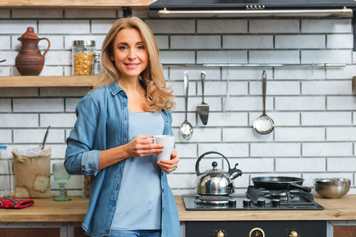 Чем уникальна женщина, которая всегда в центре внимания мужчин