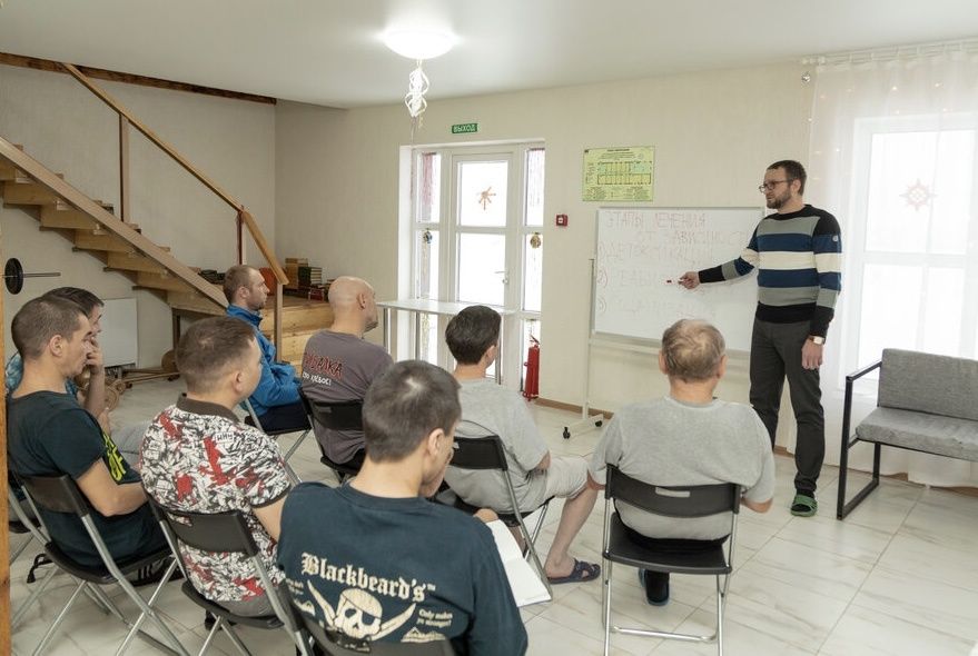 Что происходит в реабилитационном центре для зависимых