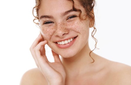 Почему женщины сами себя ограничивают: три особенности их внешности, которые притягивают мужчин