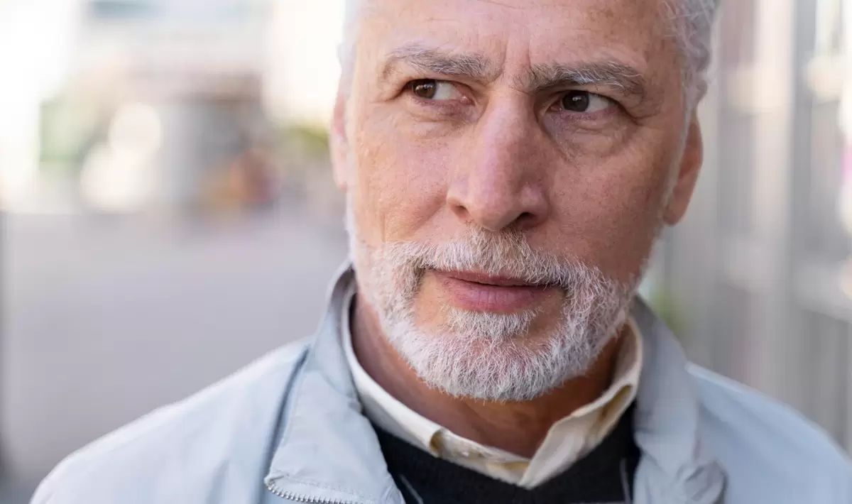 Почему мужчинам в возрасте нужны ровесницы: взгляд на отношения в старости