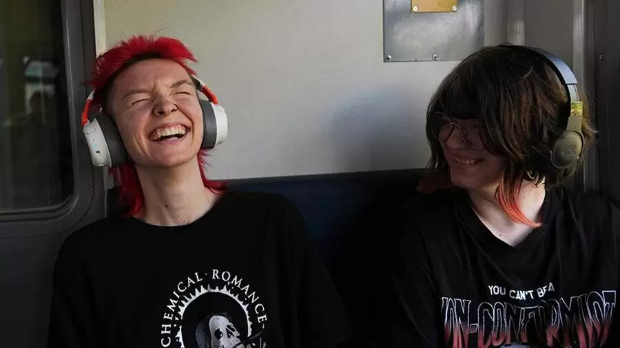 Как отличить шутку от пассивной агрессии: советы психолога