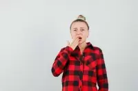 Запах изо рта и необычные желудочные проблемы: что стоит знать